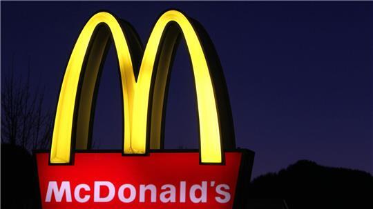 Leuchtreklame für McDonald's auch in Hemmoor? Nach der Sommerpause werden wahrscheinlich die Planungsunterlagen und Gutachten öffentlich ausgelegt. Dann haben alle Interessierten die Möglichkeit, Anregungen und Bedenken in dem Verfahren zu äußern.