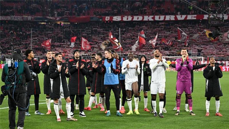 Bayern-Spezialist Alonso und eine Kampfansage von Rolfes Leverkusens Sieger feiern nach dem Erfolg in München.
