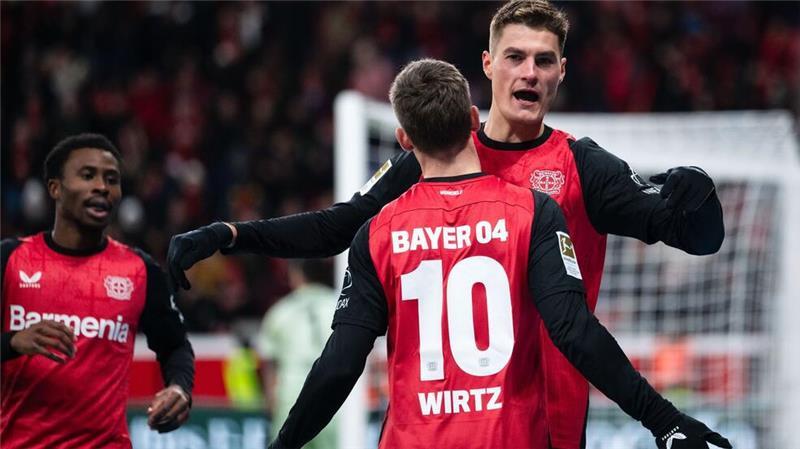 Leverkusens offensiver Doppeltrumpf: Florian Wirtz Nr. 10) und Patrik Schick (r), hier beim Torjubel am Wochenende in Berlin.