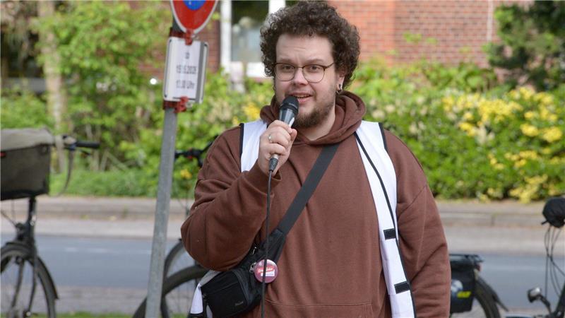 Levin Stottko (Die Linke) mahnt: „Fredenbeck kommt sehr gut ohne Nazis aus.“