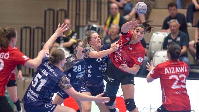 BSV und Luchse: So soll die Kooperation wieder zum Erfolgsmodell werden Levke Kretschmann (blaues Trikot) spielte bereits für die Luchse und den BSV.