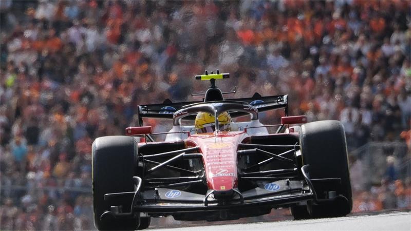 Lewis Hamilton und Ferrari setzen in Monza auf ein Motoren-Update. (Archivbild)