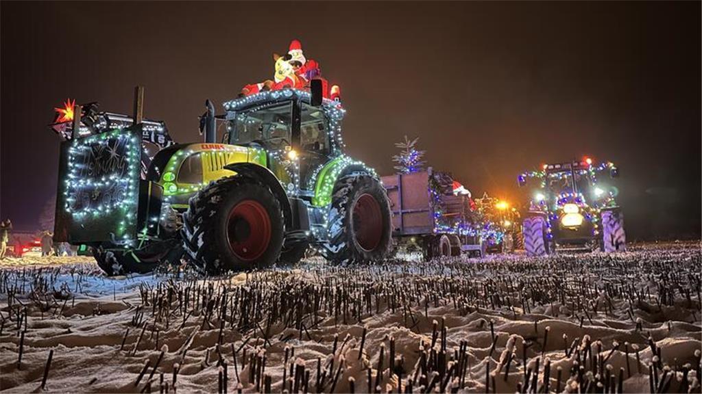 Lichterfahrt durch ein Winterwunderland auf der Geest.