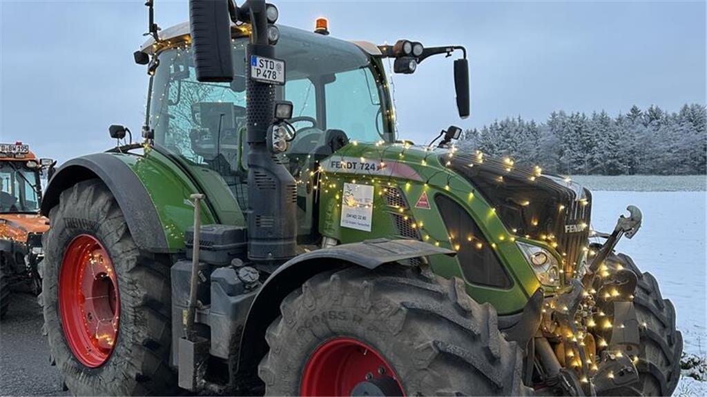 Lichterfahrt durch ein Winterwunderland auf der Geest.