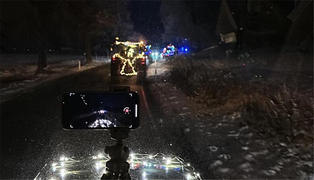 Lichterfahrt durch ein Winterwunderland auf der Geest.