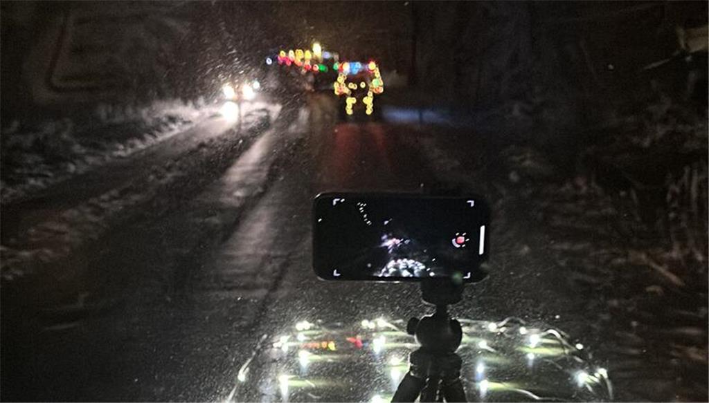 Lichterfahrt durch ein Winterwunderland auf der Geest.