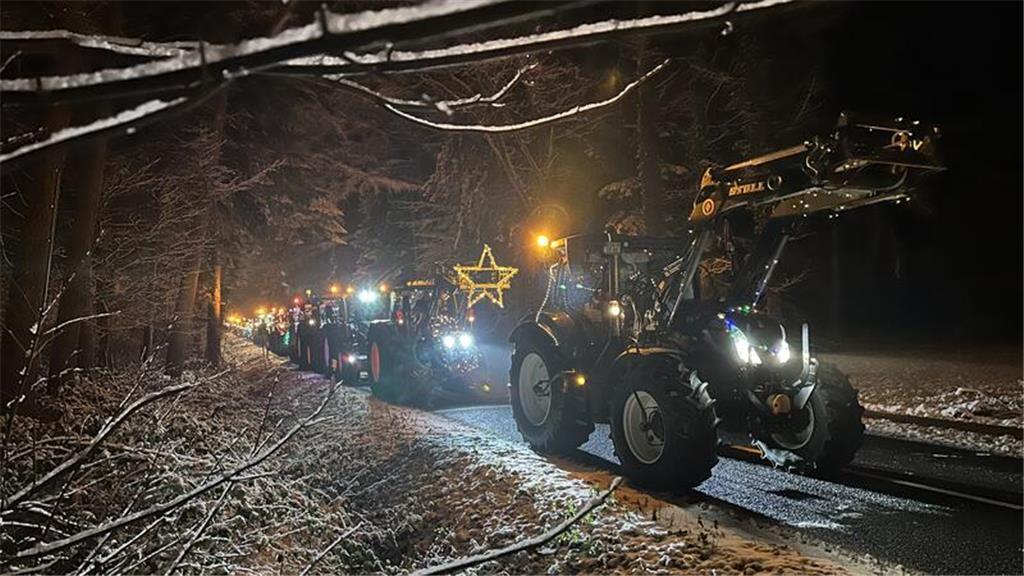 Lichterfahrt durch ein Winterwunderland auf der Geest.
