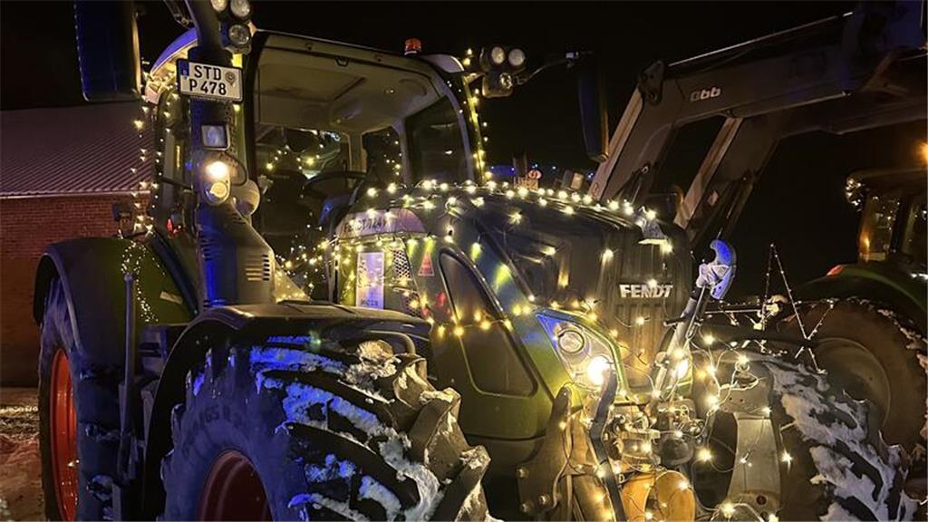 Lichterfahrt durch ein Winterwunderland auf der Geest.