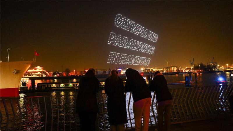 Lichter-Show für Olympia: Hamburgs Senat wirbt um Zustimmung Lichtshow über der Elbe zum Start der Hamburger Olympia-Kampagne des Senats