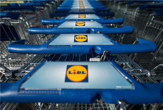Lidl hat angekündigt, zukünftig auch in Deutschland auf Flugobst und -gemüse zu verzichten. Foto: Marijan Murat