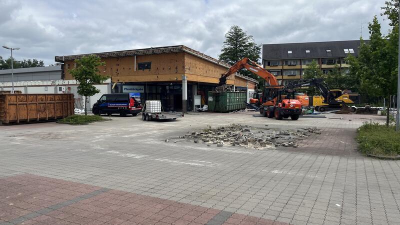 Lidl hatte den Markt in Altkloster ohne Vorwarnung Mitte Mai 2023 geschlossen. Jetzt beginnen die Abrissarbeiten.