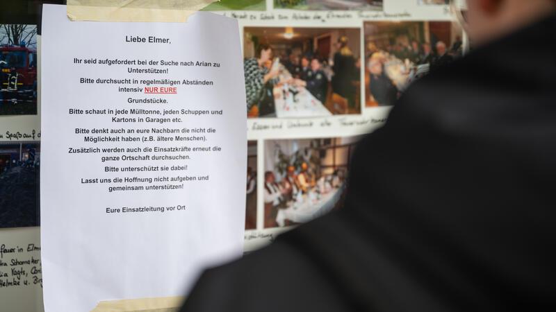 „Liebe Elmer,...“ steht auf einen Aushang mit der Bitte die eigenen Grundstücke regelmäßig zu durchsuchen.