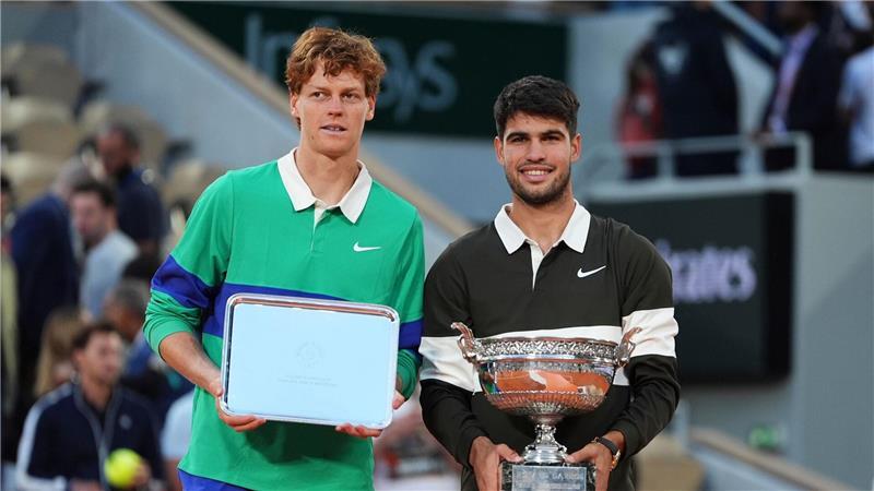 Lieferten großes Tennis und schrieben Geschichte: Sieger Carlos Alcaraz (r) und Jannik Sinner