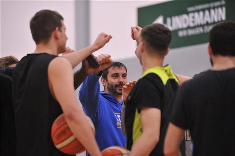 Liegt mit dem VfL Stade voll auf Play-off-Kurs: Trainer Joan Rallo Fernández.