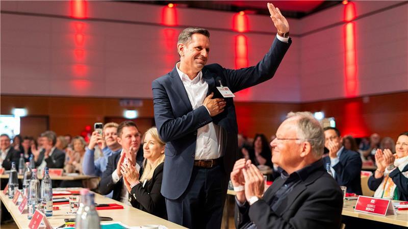 Lies ist nicht nur Weils Nachfolger, sondern ist auch dessen Vorgänger. Schon von 2010 bis 2012 hatte er den SPD-Landesvorsitz inne.