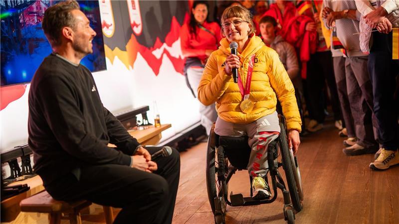 Ließ den Tag im Interview noch mal Revue passieren: Anna-Lena Forster (r).