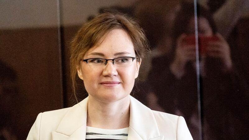 Strafe für Nawalny-Mitarbeiterin erhöht Lilia Tschanyschewa steht während einer Anhörung im Juni 2023 in einem Gerichtssaal des Kirowski Bezirksgerichts.