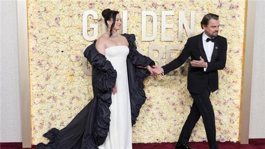 Lily Gladstone über DiCaprios Scherze: „Ziemlicher Spinner“ Lily Gladstone und Leonardo DiCaprio hier bei der Golden Globe-Verleihung im Januar.