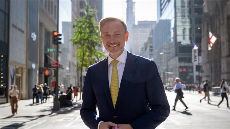 Lindner ist für Gespräche mit Unternehmern in New York und reist dann zum Internationalen Währungsfonds nach Washington weiter. 