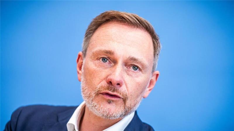 EU-Schuldenregeln: Muss Lindner Brüssel um Aufschub bitten? Lindner überlegt, in Brüssel um mehr Zeit zu bitten. (Archivbild)