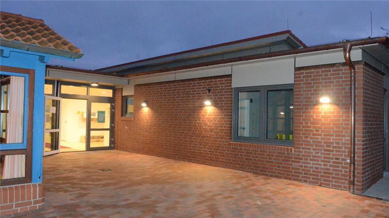 Größer, heller, moderner: Das ist die neue Kita Pusteblume Links der alte Bau, rechts der neue: Die Kita Pusteblume wurde für 1,8 Millionen Euro um 300 Quadratmeter erweitert.