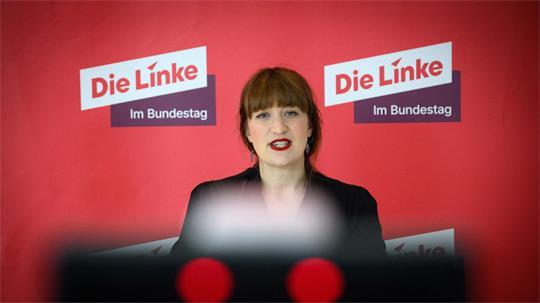 Linksfraktionschefin Reichinnek fordert konsequente Schritte zur E-Mobilität. (Archivbild)