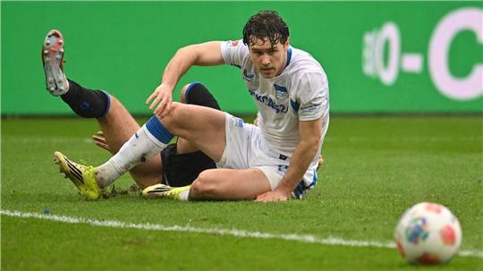 Linus Gechter und Hertha BSC in Paderborn am Boden.