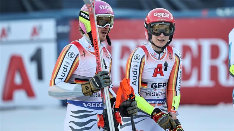Ski-Team verpasst Parallel-Medaille: „Aaah, tut mir leid“ Linus Straßer (l.) und Lena Dürr schieden mit dem deutschen Team im WM-Viertelfinale gegen die Schweiz aus.