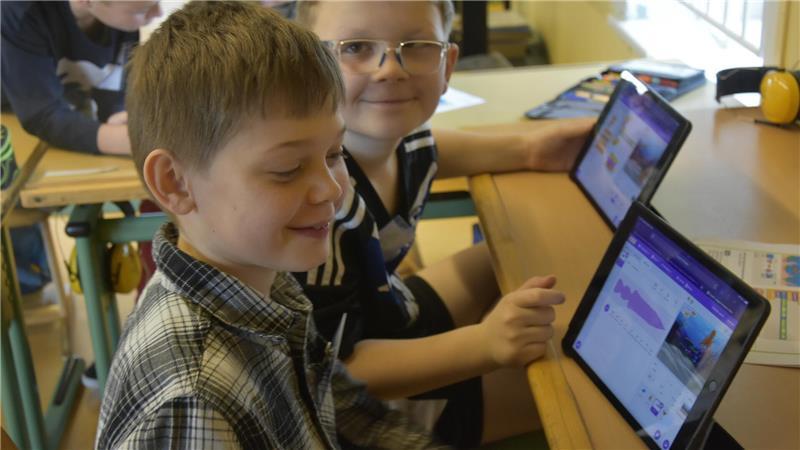 Linus (rechts) und Milan haben Spaß am Spiel.