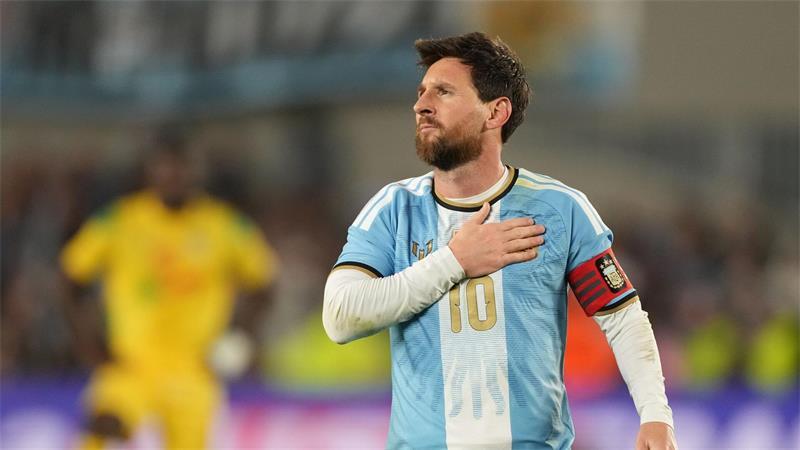 Lionel Messi jubelt über sein drittes Tor.