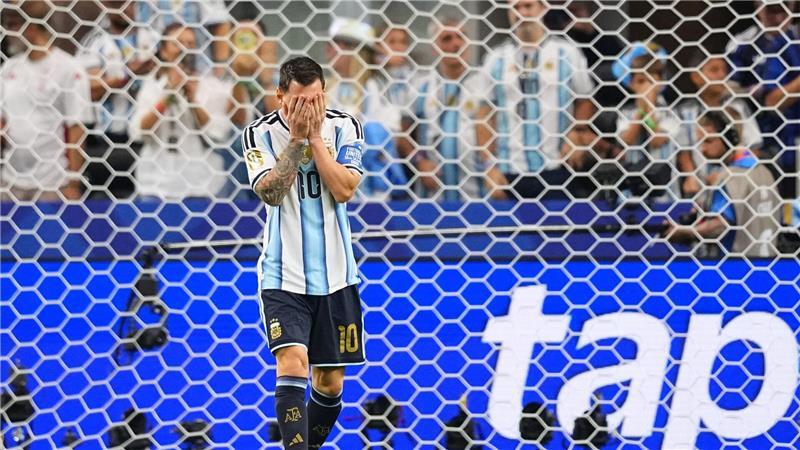 Klose abgelöst: Messis Rekordtore bringen Argentinien weiter Lionel Messi kann es selbst kaum glauben: Er hat gegen Österreich einen Elfmeter verschossen.