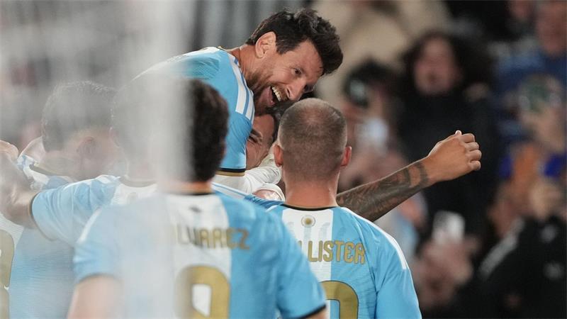 Die magische Abschiedsnacht des „Heiligen Messi“ Lionel Messi konnte bei seinem Abschiedsspiel ein Tor und zwei Vorlagen beisteuern.