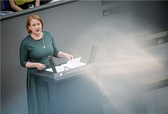 Lisa Paus setzt sich als Bundesministerin für Familie, Senioren, Frauen und Jugend für die Kindergrundsicherung ein.