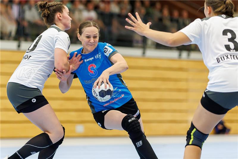 Lisa Prior lenkt das Spiel beim VfL Stade. Archivfoto: Struwe