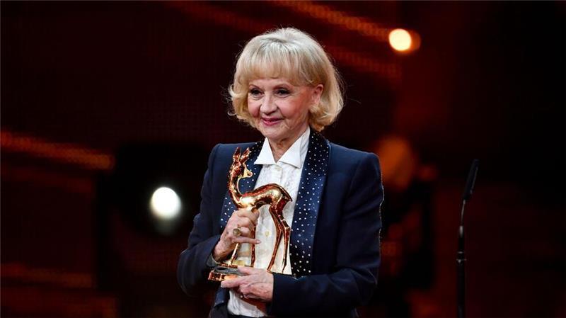 Liselotte erhielt zahlreiche Preise. „Das ist der Beweis, das ich noch da bin“, meinte sie 2021 bei einer Verleihung in der Schweiz spitzbübisch (Archivbild)