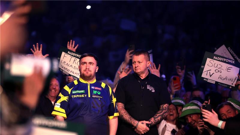 Littler vor seinem Viertelfinale gegen Ratajski.