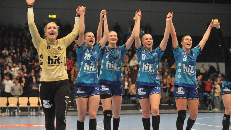 Liv Süchting (Mitte) absolvierte 81 Partien für den Buxtehuder SV und erzielte 198 Tore.