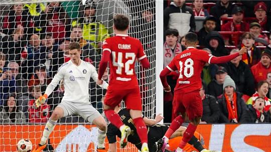 Liverpools Cody Gakpo (r) traf gegen Sparta Prag schon nach 14 Minuten zum zwischenzeitlichen 4:0.