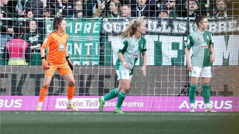 Livia Peng (links) ist Stammtorhüterin bei den Werder-Bundesligafrauen.