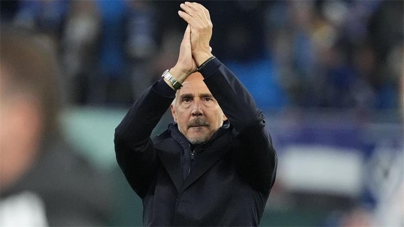 Meinungswandel: Frankfurt-Trainer Hütter wird zum Koch-Fan Lobte seinen Kapitän diesmal: Eintracht Frankfurts Trainer Adi Hütter.