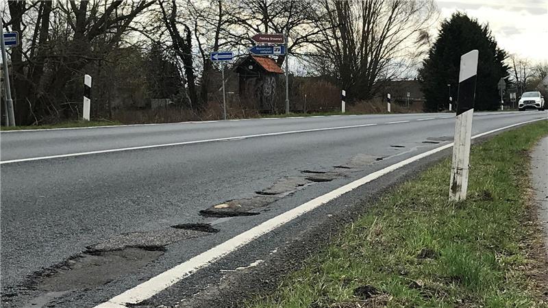 Loch an Loch: auf der L111 in Richtung Stade auf Höhe Grauerort.