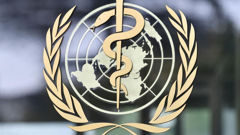Kind mit Vogelgrippe in Indien schwer erkrankt Logo der Weltgesundheitsorganisation (WHO) vor dem Sitz in Genf.