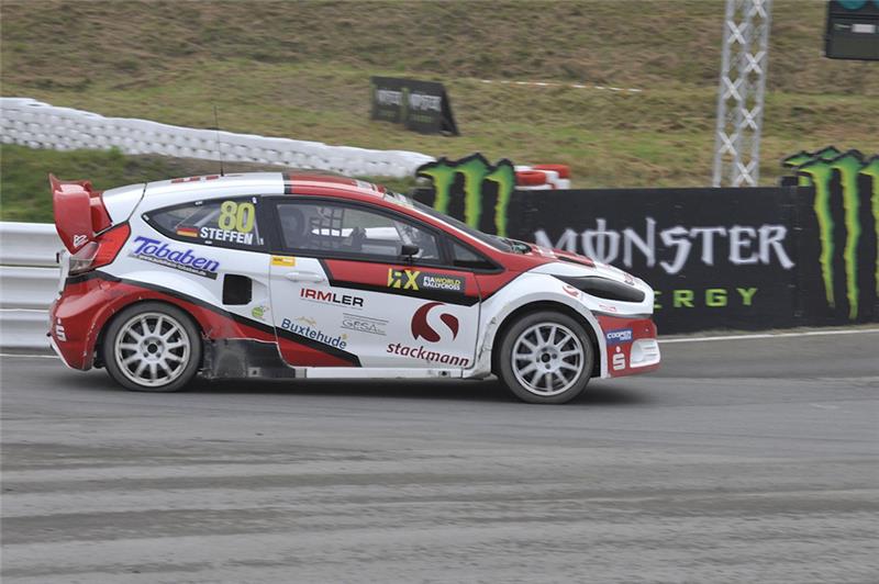 Lokalmatador Andreas Steffen "unterwegs" in seinem "Wohnzimmer" mit einem Ford Fiesta ST. Fotos: Scholz