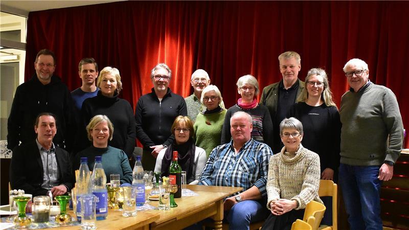 Lokalpolitiker und Bürger aus den Gemeinden Balje und Cadenberge tauschten sich beim Dorftreff in Balje über eine besondere Bewerbung aus.