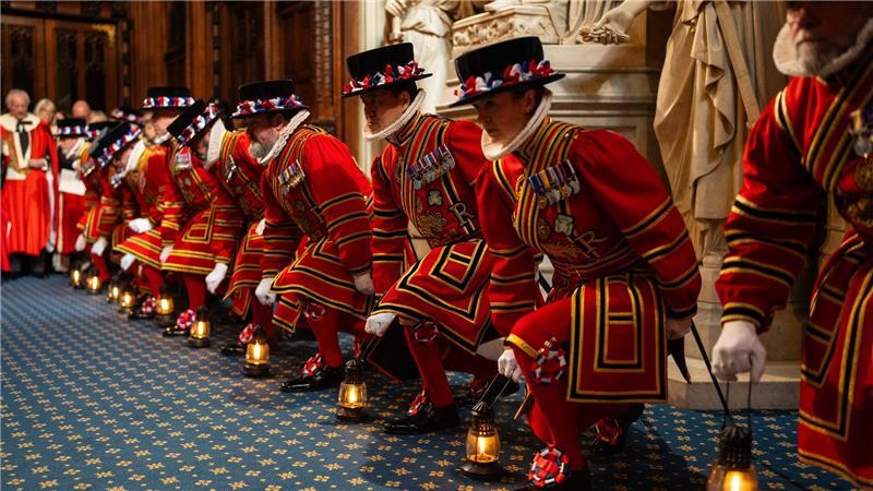 London: Sicherheitsritual mit Geschichte – Yeomen of the Guard durchsuchen vor der Parlamentseröffnung den Westminster-Palast