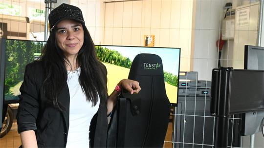 Lore Andrade und ihr Simulator: Aktuell befindet sich Andrades Start-up noch in der Testphase. Das Ziel der Staderin: in fünf Jahren zwölf Hubs in ganz Deutschland einzurichten.