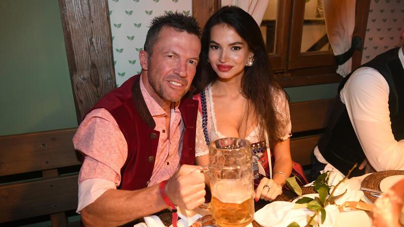 Die Wandlung des Lothar Matthäus: Anerkannt statt ausgelacht Lothar Matthäus, ehemaliger Nationalspieler und TV-Experte, und seine Partnerin Anastasia Oktoberfest feiern im Käferzelt.