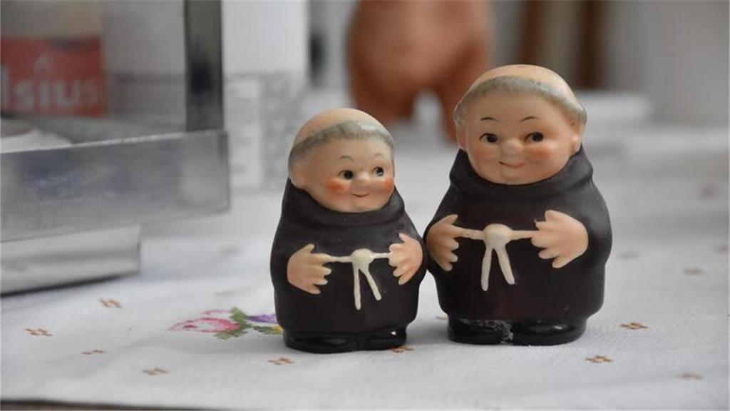 Lothar und Helga Scholz lieben Figuren der Firma Goebel. Besonders friedlich wir...