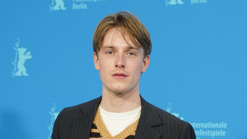 Louis Hofmann spielte unter anderem in den Netflix-Serien „Alles Licht, das wir nicht sehen“ und „Dark“ mit.