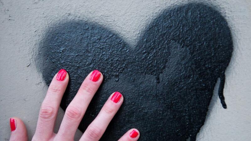 Liebesfalle Loverboy: Aufklärung an Schulen gefordert „Loverboys nutzen die Sehnsucht von Mädchen und Frauen nach Zuneigung, Verständnis und Partnerschaft auf perfide Weise aus“, sagt Nordrhein-Westfalens Ministerin für Kinder und Jugend, Josefine Paul.